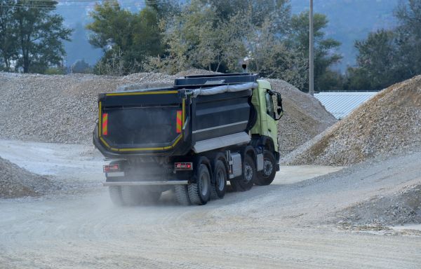 Gravel Delivery Service in Englewood