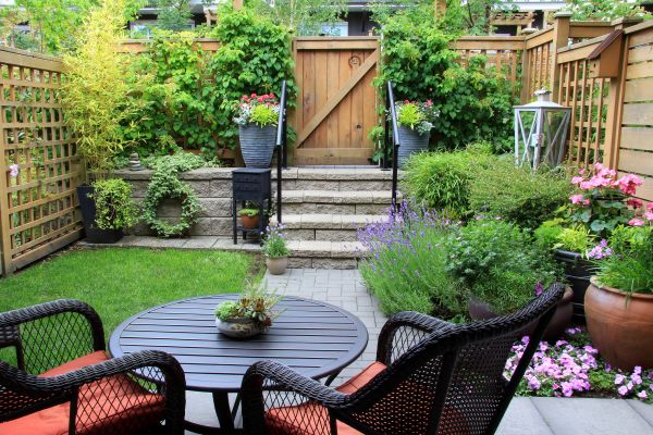 Small Yard Landscaping in Englewood